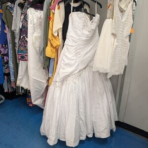 Sofia Tolli Elegant White Strapless Wedding Dress Size 20